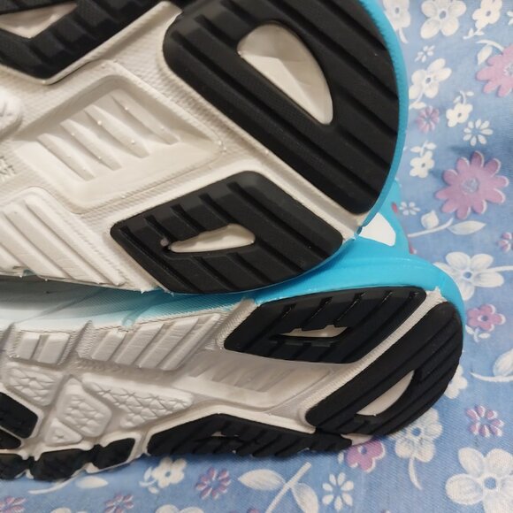 3280 HOKA One One Size 8 D Wide Anari 7. In Blue and White. Excellent Condition. - Picture 12 of 14